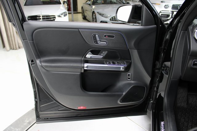 Used 2024 Mercedes-Benz GLB 250 4MATIC w/ Exclusive Package image 39