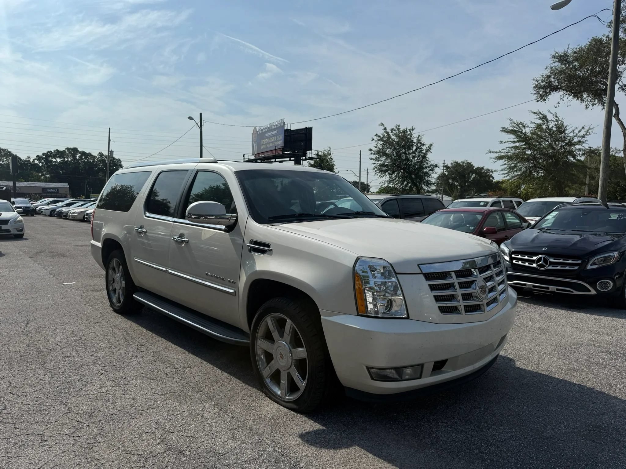 Used 2013 Cadillac Escalade ESV Luxury AWD/4WD image 3