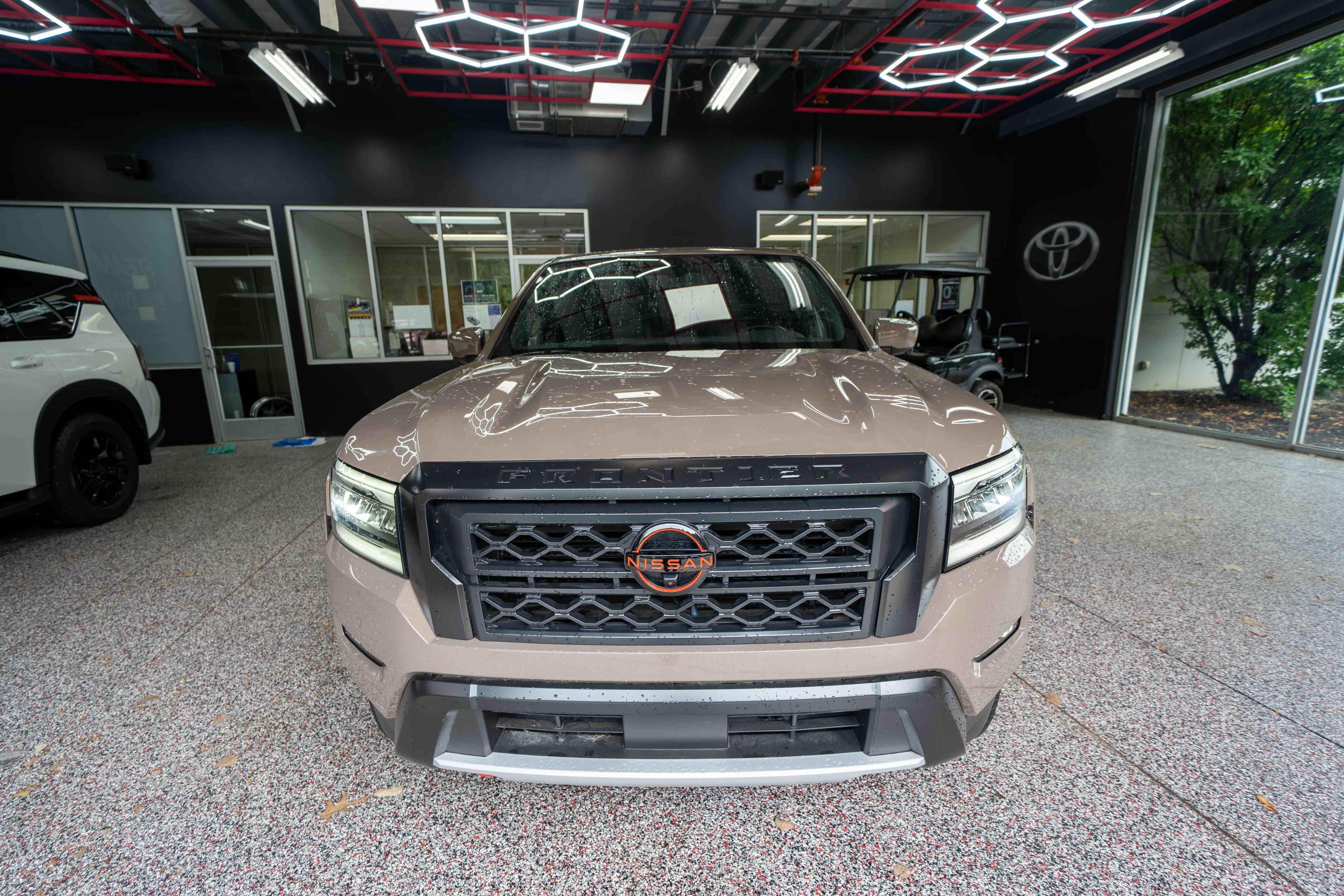 Used 2023 Nissan Frontier Pro-X w/ Pro-X Premium Package RWD image 6