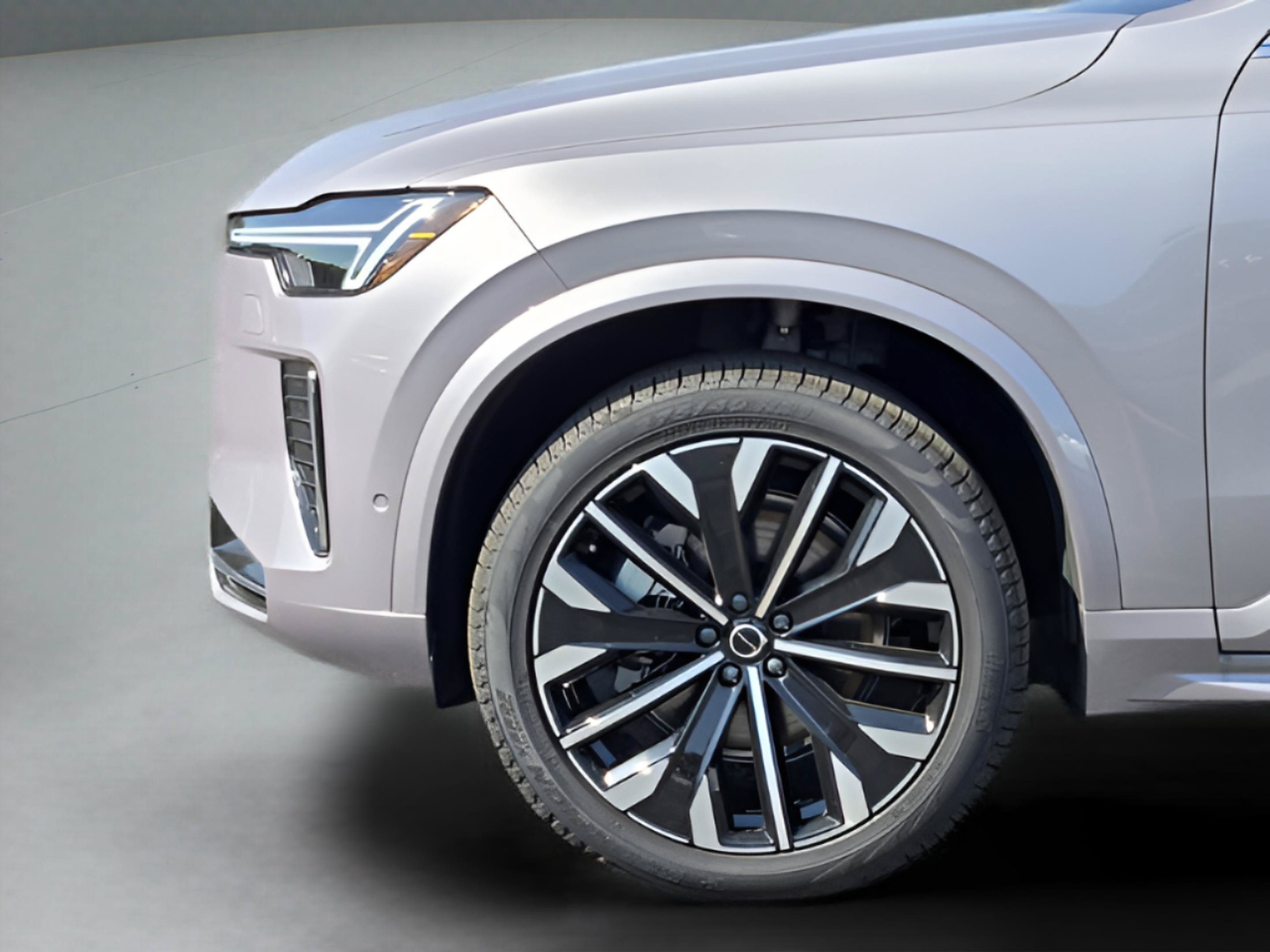 Certified 2026 Volvo XC90 B6 Plus w/ Protection Package Premier AWD/4WD image 32