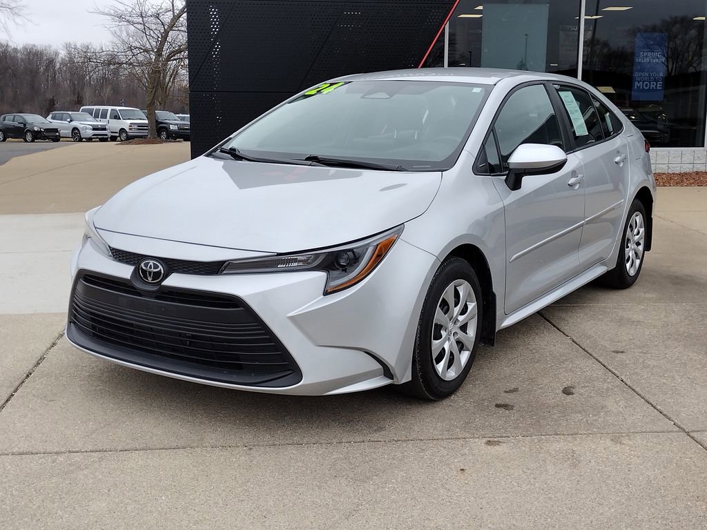 Used 2024 Toyota Corolla LE image 1