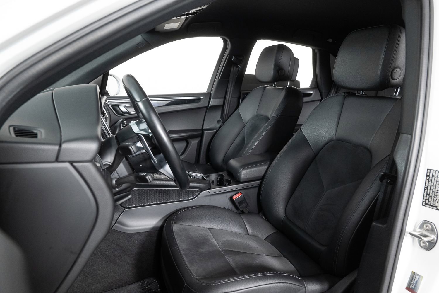 Used 2018 Porsche Macan image 15