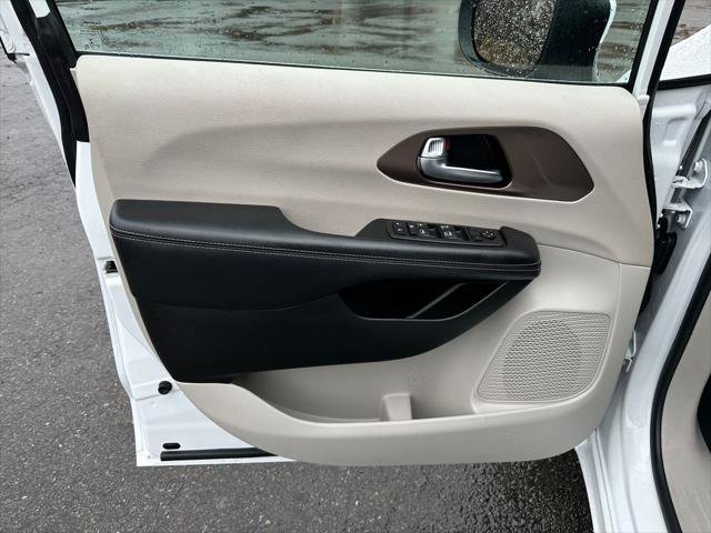 Certified 2022 Chrysler Voyager LX image 19
