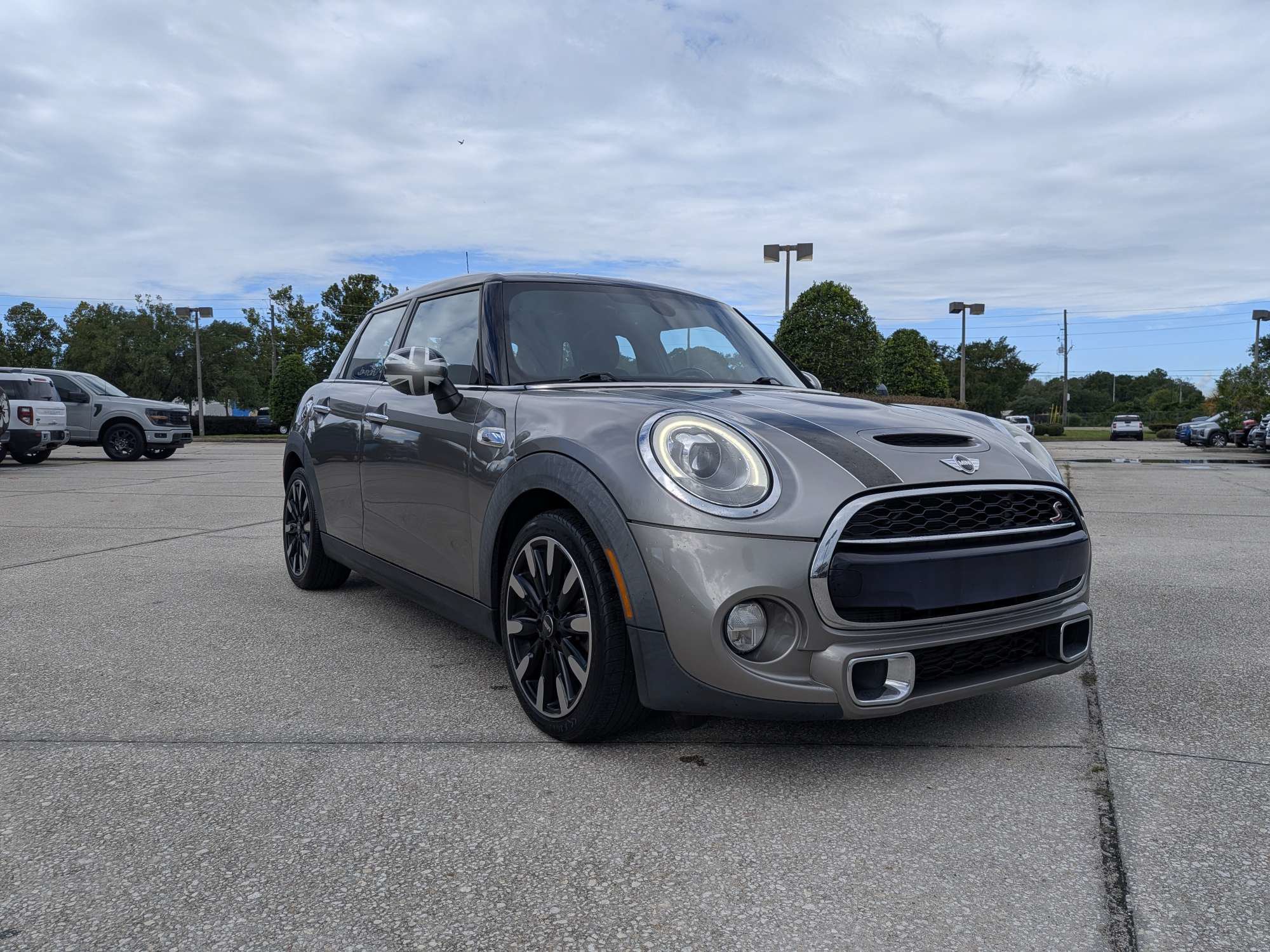 Used 2017 MINI Cooper S FWD image 2