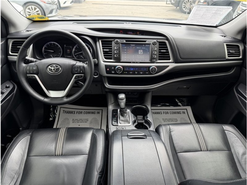 Used 2017 Toyota Highlander SE FWD image 36