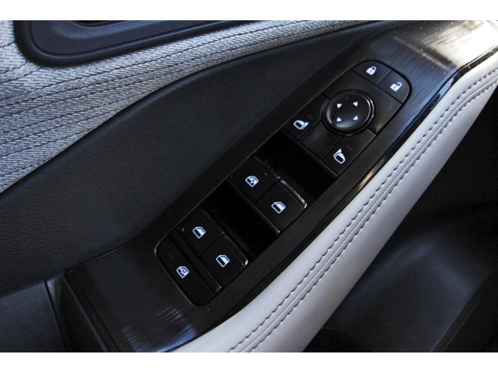 Certified 2023 Nissan Rogue SV FWD image 23
