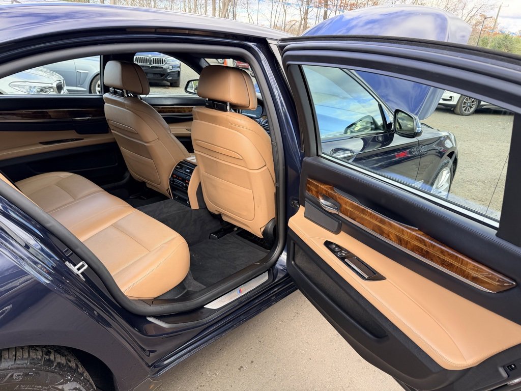 Used 2014 BMW 750Li xDrive image 27