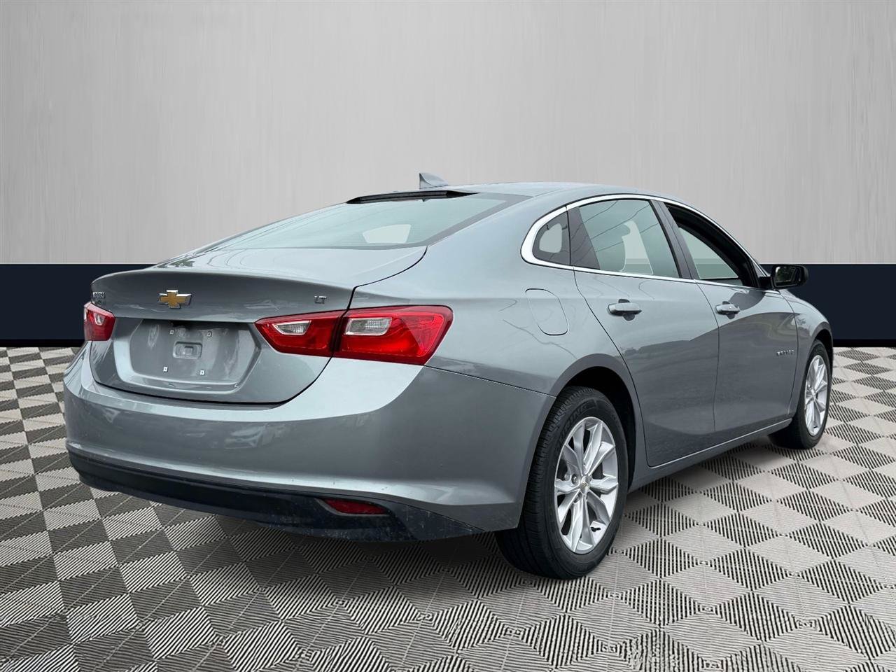 Used 2023 Chevrolet Malibu LT FWD image 4