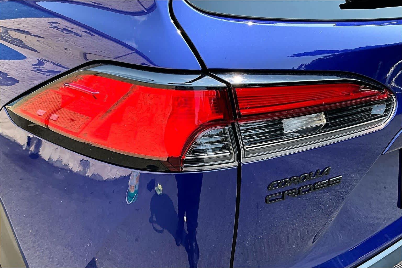 Used 2024 Toyota Corolla Cross AWD Hybrid w/ Convenience Package image 29