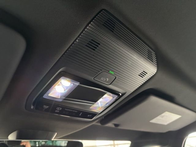 New 2025 Volkswagen ID. Buzz Pro S RWD image 18