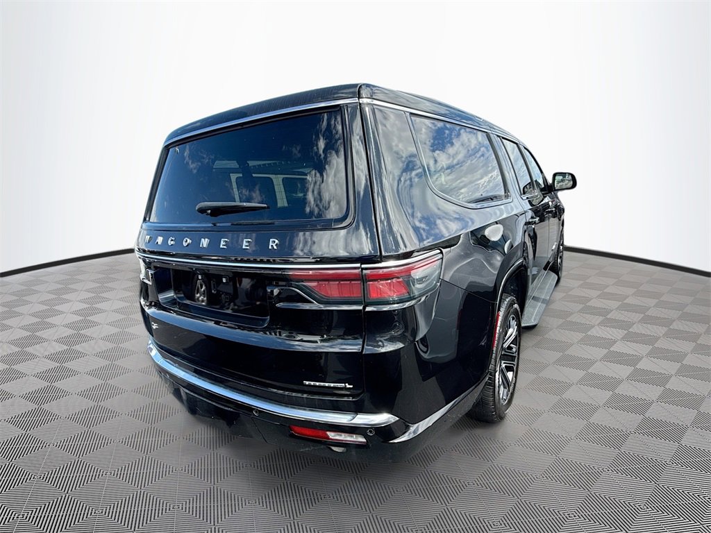 Used 2023 Jeep Wagoneer L Series II image 5