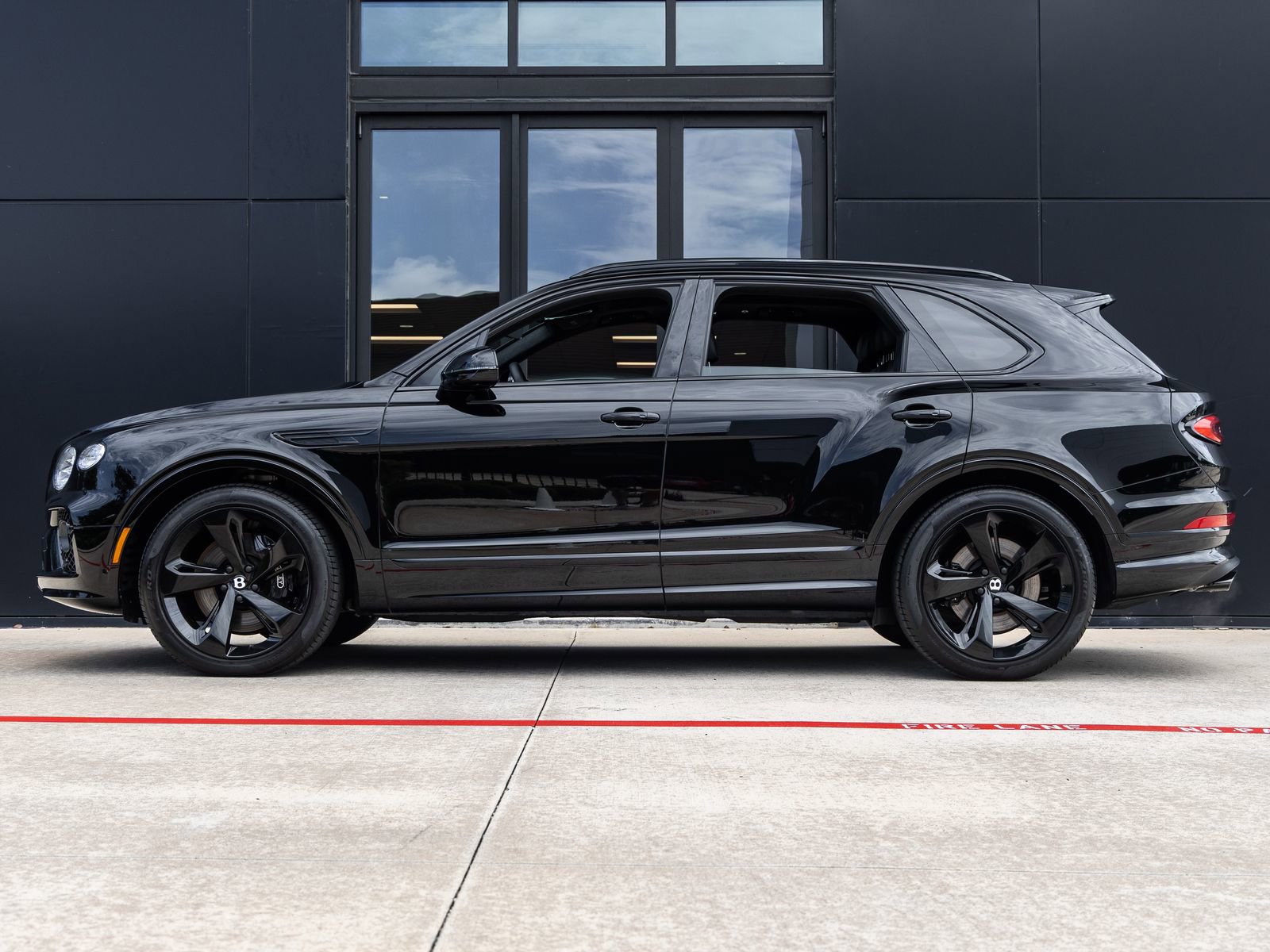 Used 2023 Bentley Bentayga AWD/4WD image 9