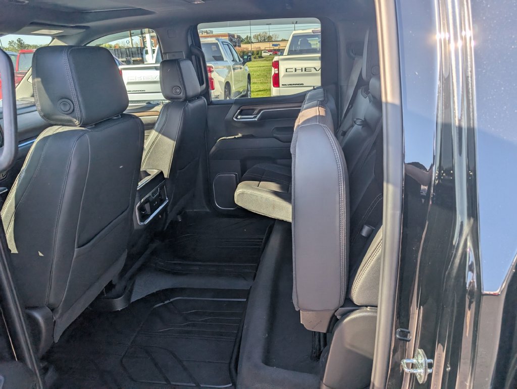 Used 2023 Chevrolet Silverado 1500 High Country w/ High Country Premium Package AWD/4WD image 11
