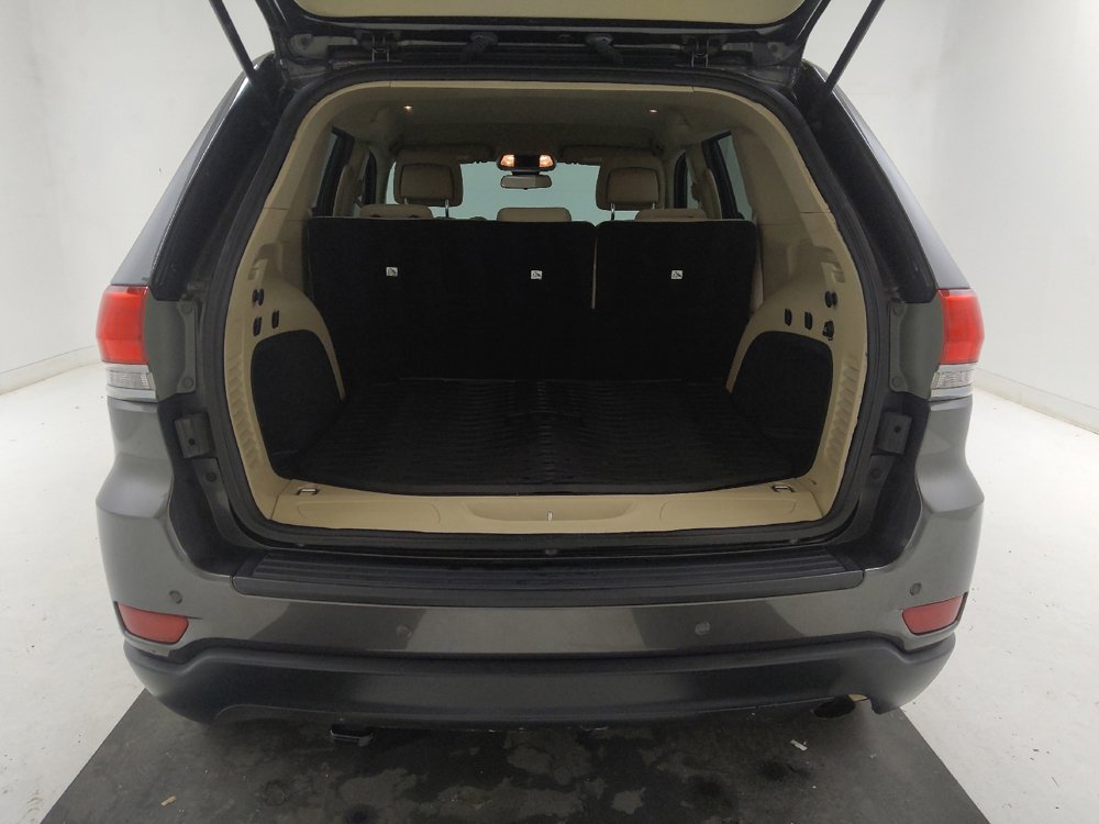 Used 2019 Jeep Grand Cherokee Laredo AWD/4WD image 29