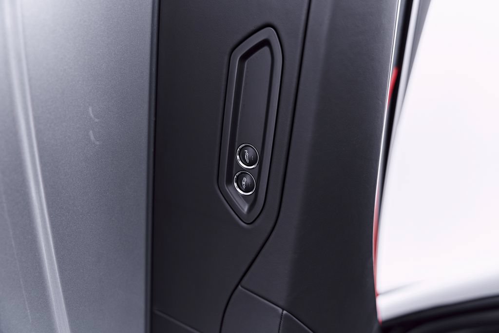 Used 2023 McLaren Artura RWD image 49