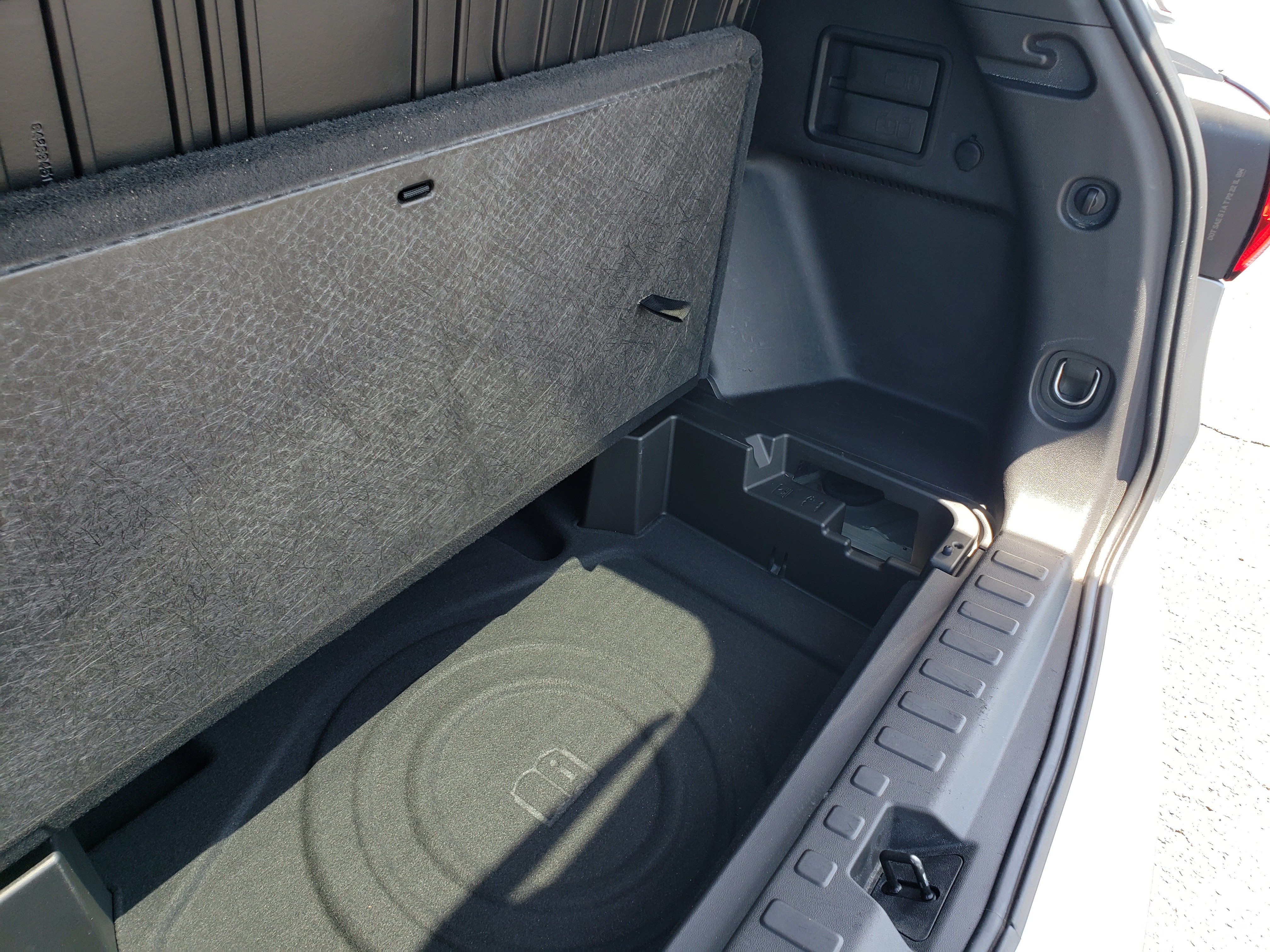 Used 2023 Chevrolet Equinox RS w/ RS Leather Package FWD image 10