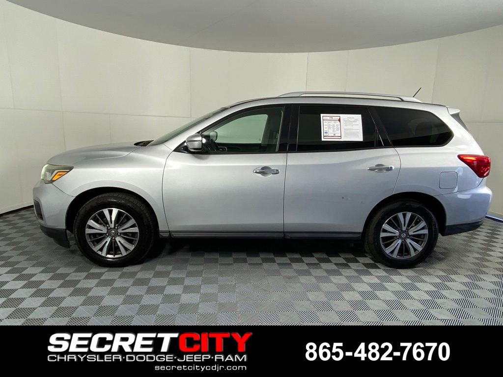 Used 2018 Nissan Pathfinder SV FWD image 4