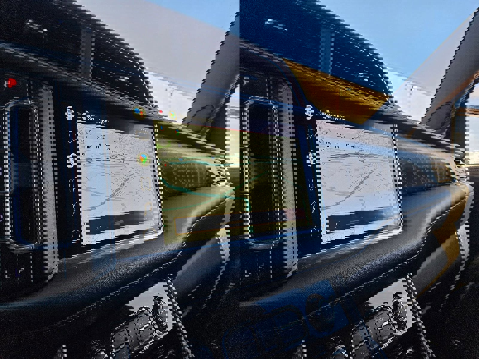 Used 2022 GMC Yukon XL Denali image 16