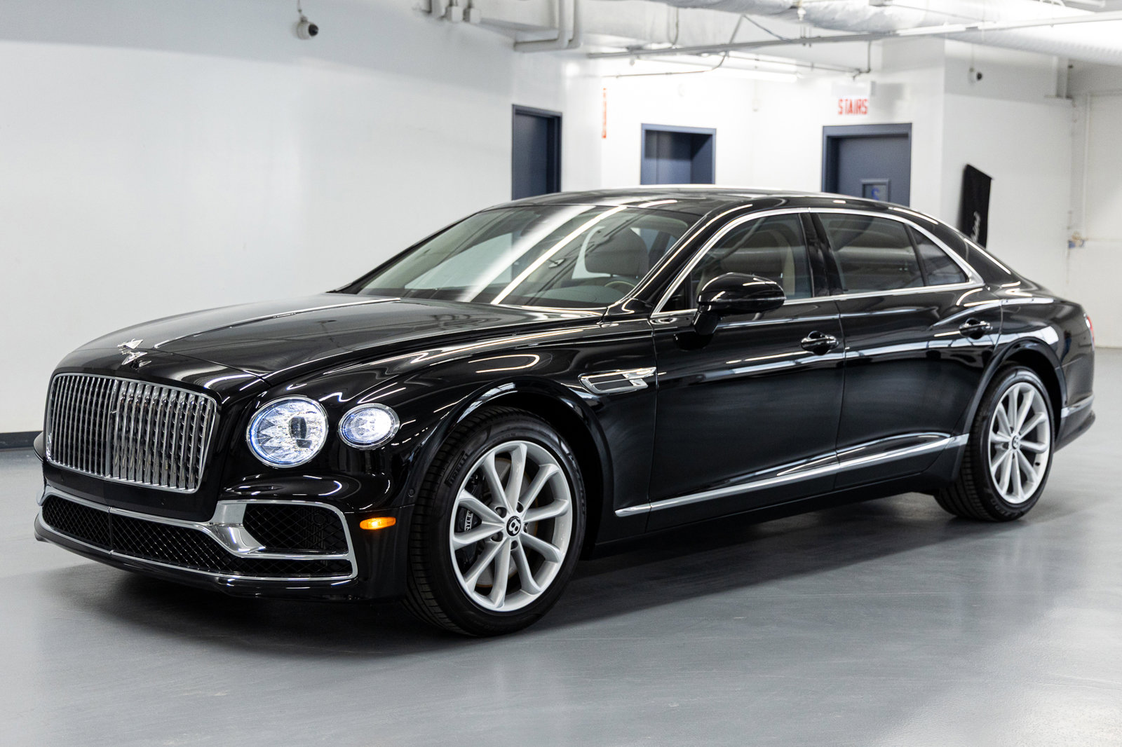 Used 2023 Bentley Flying Spur V8 image 1