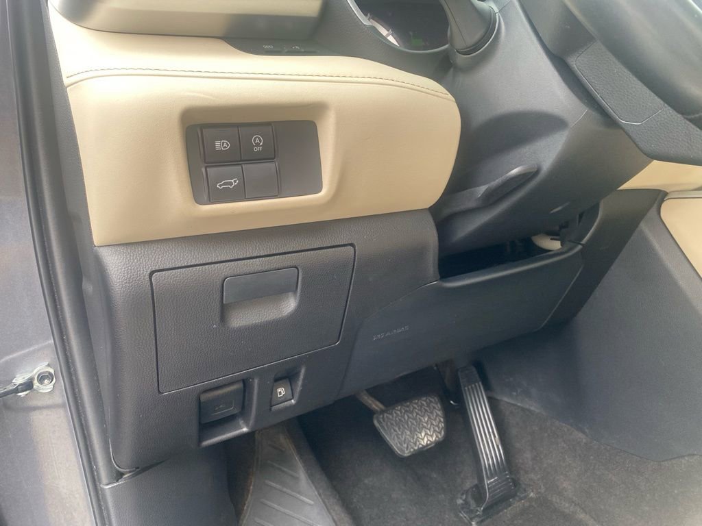 Used 2023 Toyota Highlander XLE image 12