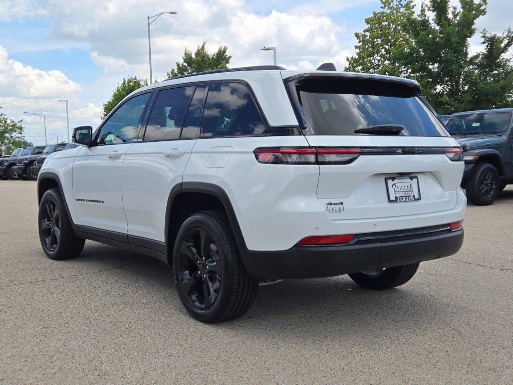 New 2025 Jeep Grand Cherokee Altitude image 15