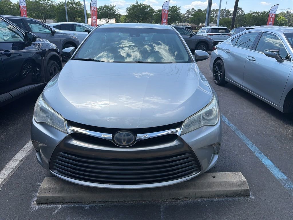 Used 2015 Toyota Camry XLE w/ Moonroof Package FWD image 2