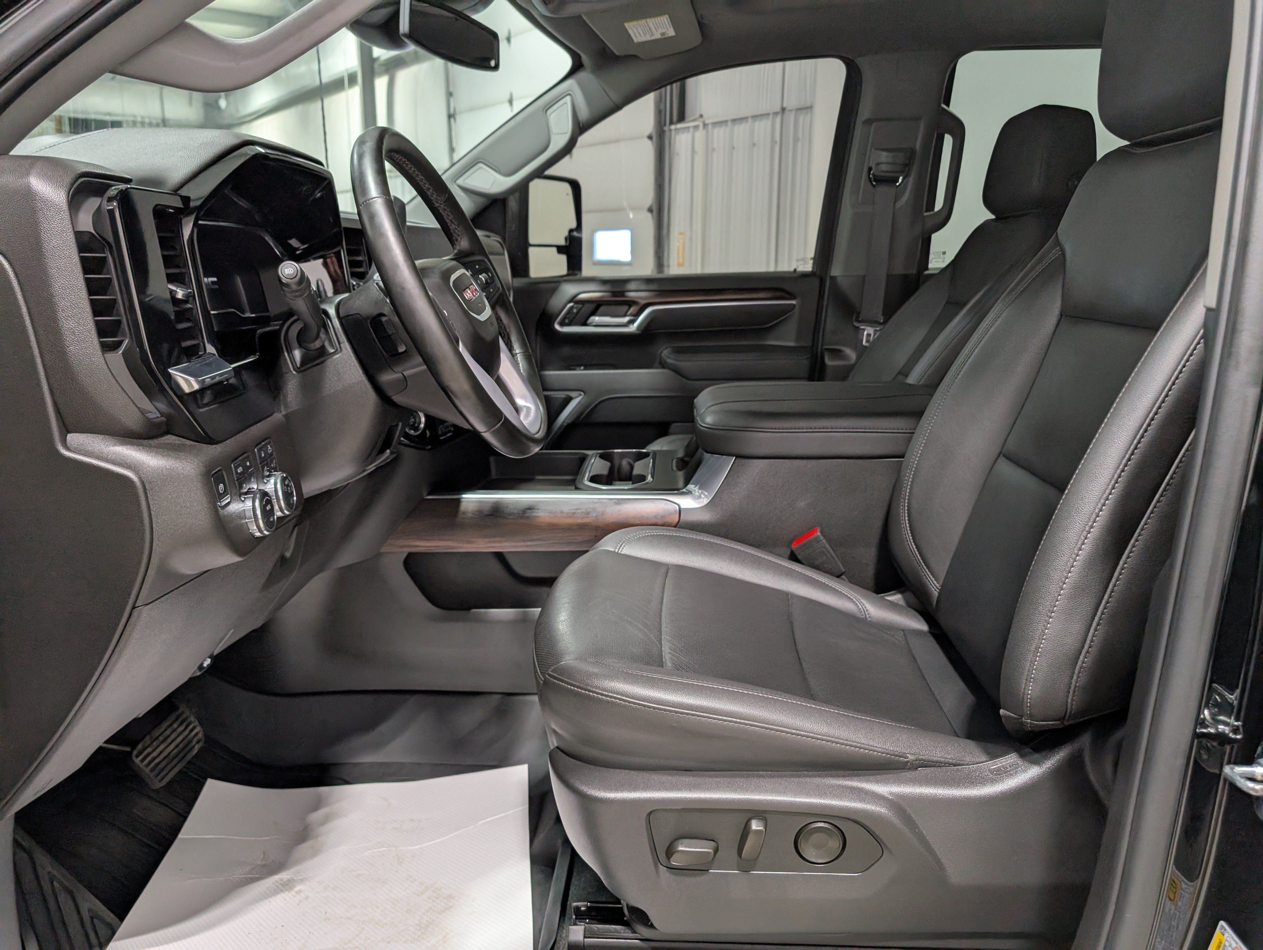 Used 2025 GMC Sierra 2500 SLT AWD/4WD image 17