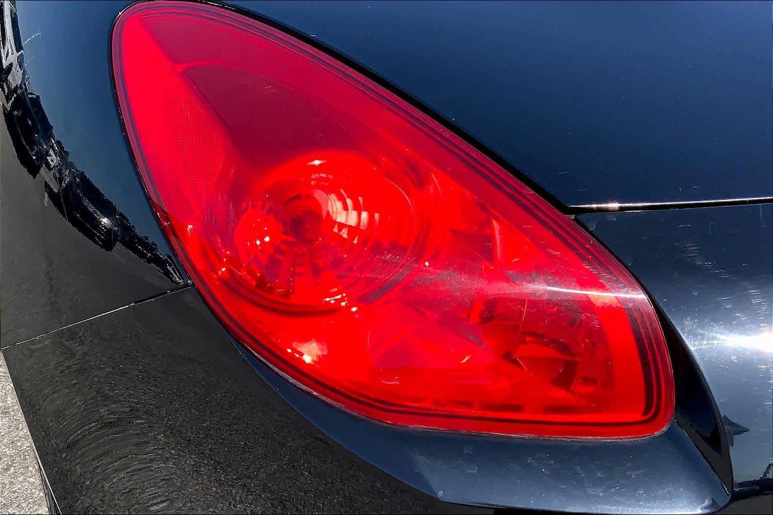 Used 2007 Pontiac Solstice Convertible w/ Premium Package RWD image 24