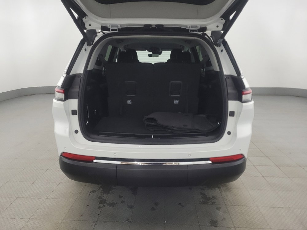 Used 2022 Jeep Grand Cherokee L Limited w/ Luxury Tech Group II image 29