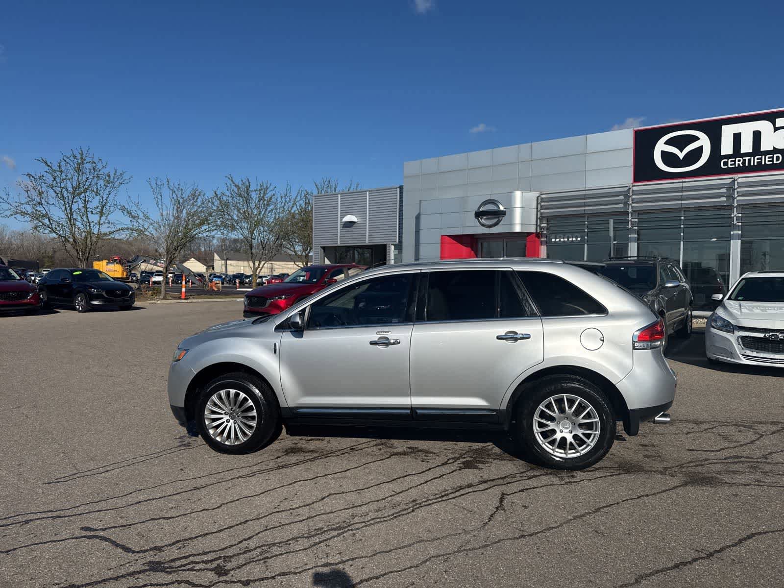 Used 2011 Lincoln MKX AWD image 8