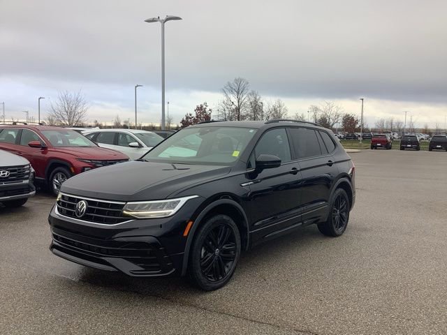 Used 2022 Volkswagen Tiguan SE R-Line image 1