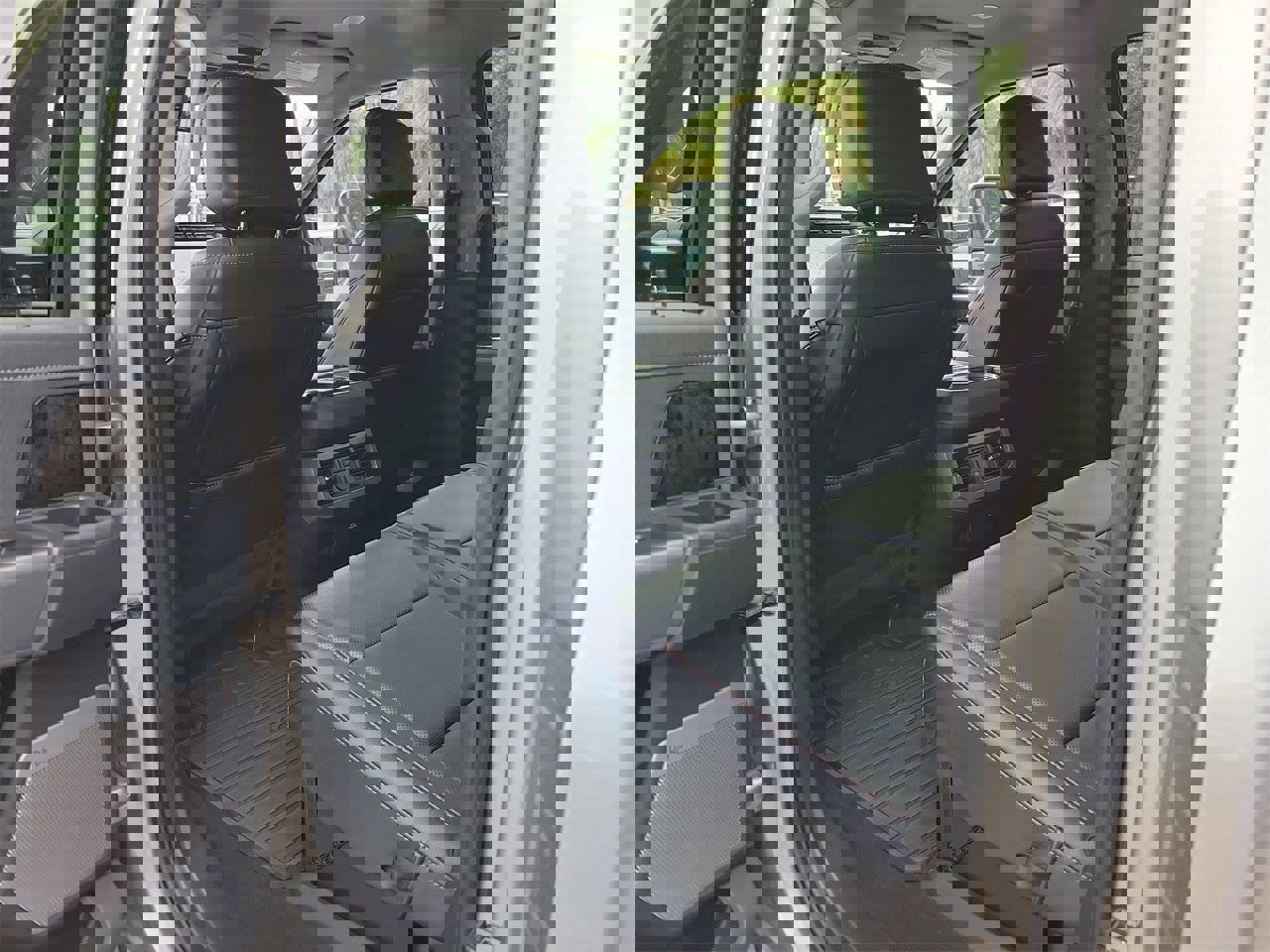 Used 2024 Ford F250 Lariat w/ Lariat Ultimate Package image 9