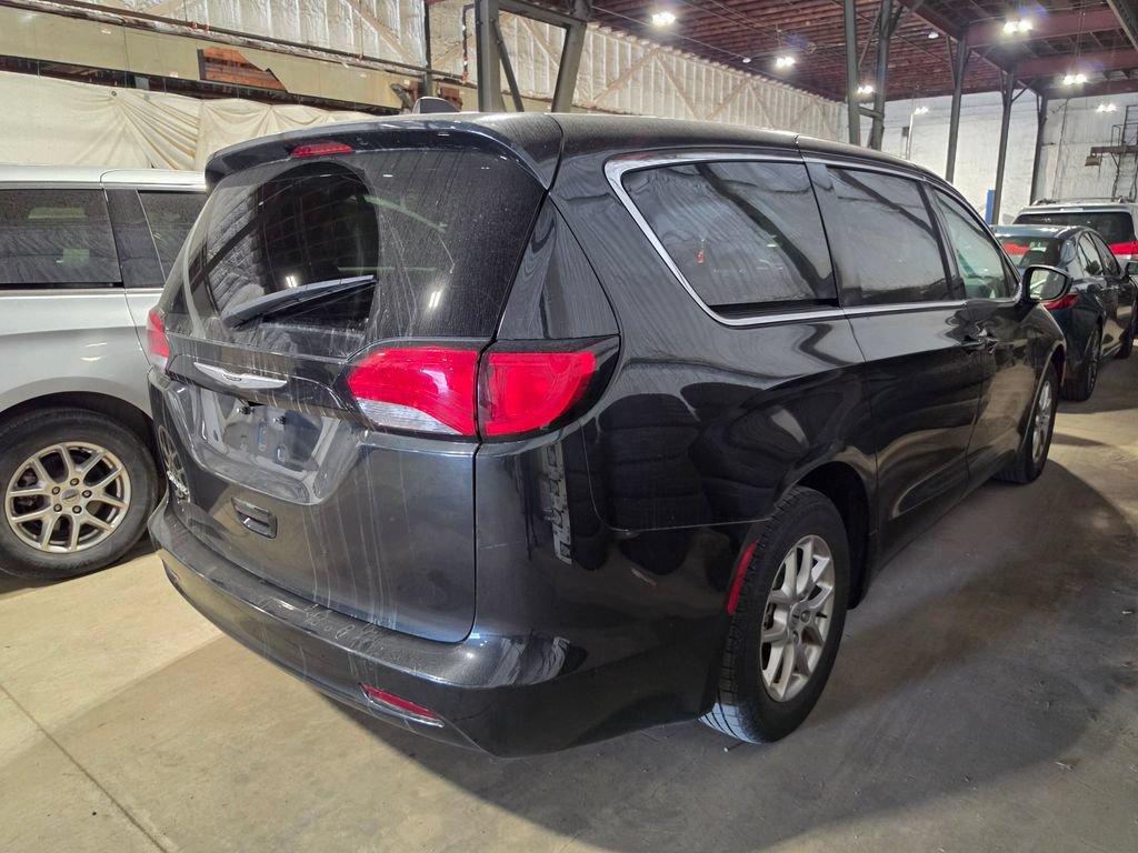 Used 2023 Chrysler Voyager LX FWD image 2