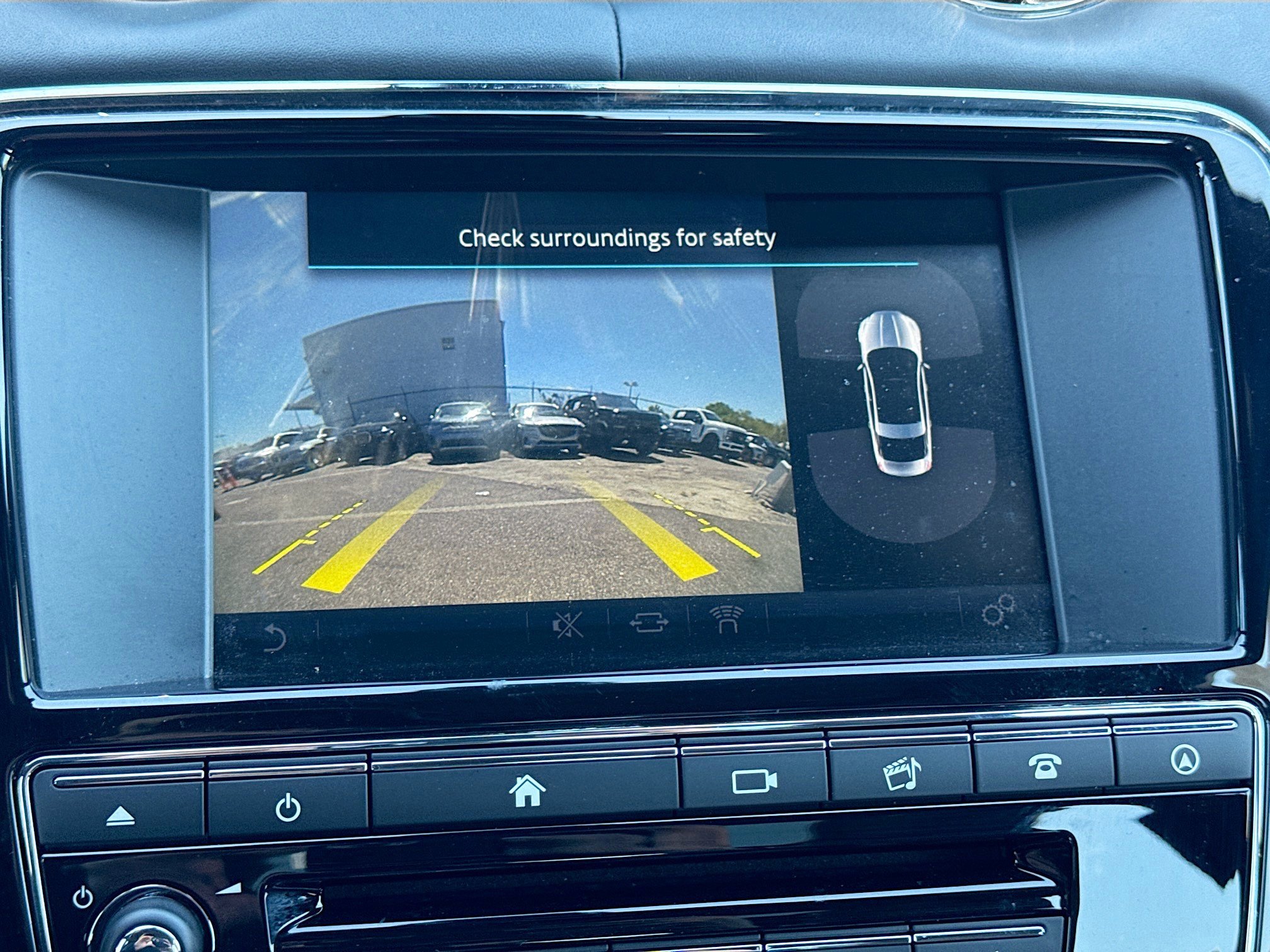 Used 2017 Jaguar XJ L Portfolio image 32