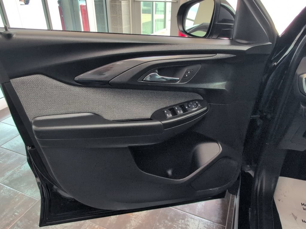Used 2023 Chevrolet TrailBlazer LT FWD image 16