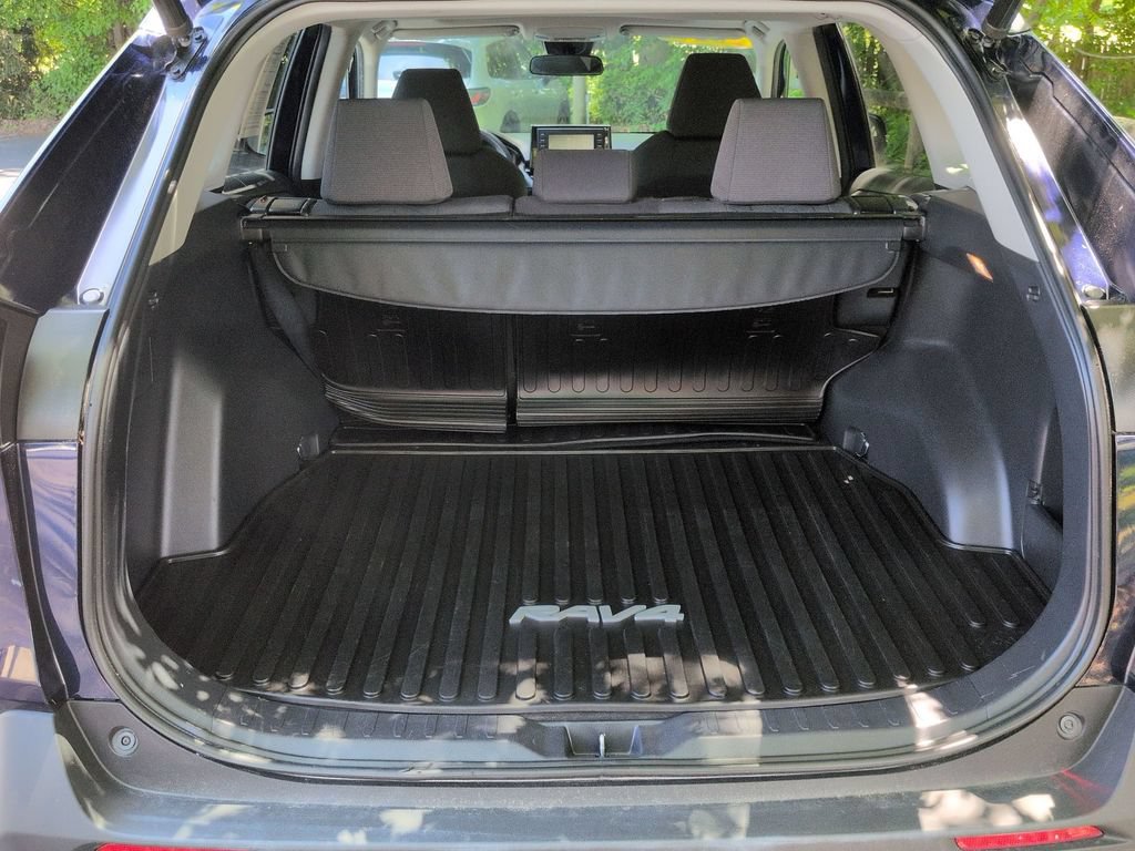 Used 2020 Toyota RAV4 XLE w/ Convenience Package AWD/4WD image 29