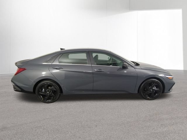 New 2026 Hyundai Elantra SEL Sport Premium FWD image 38