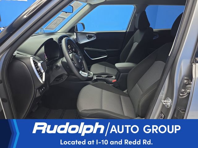 Used 2025 Kia Soul LX w/ LX Technology Package FWD image 9