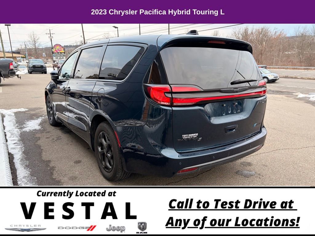Used 2023 Chrysler Pacifica Touring-L w/ S Appearance Package image 10
