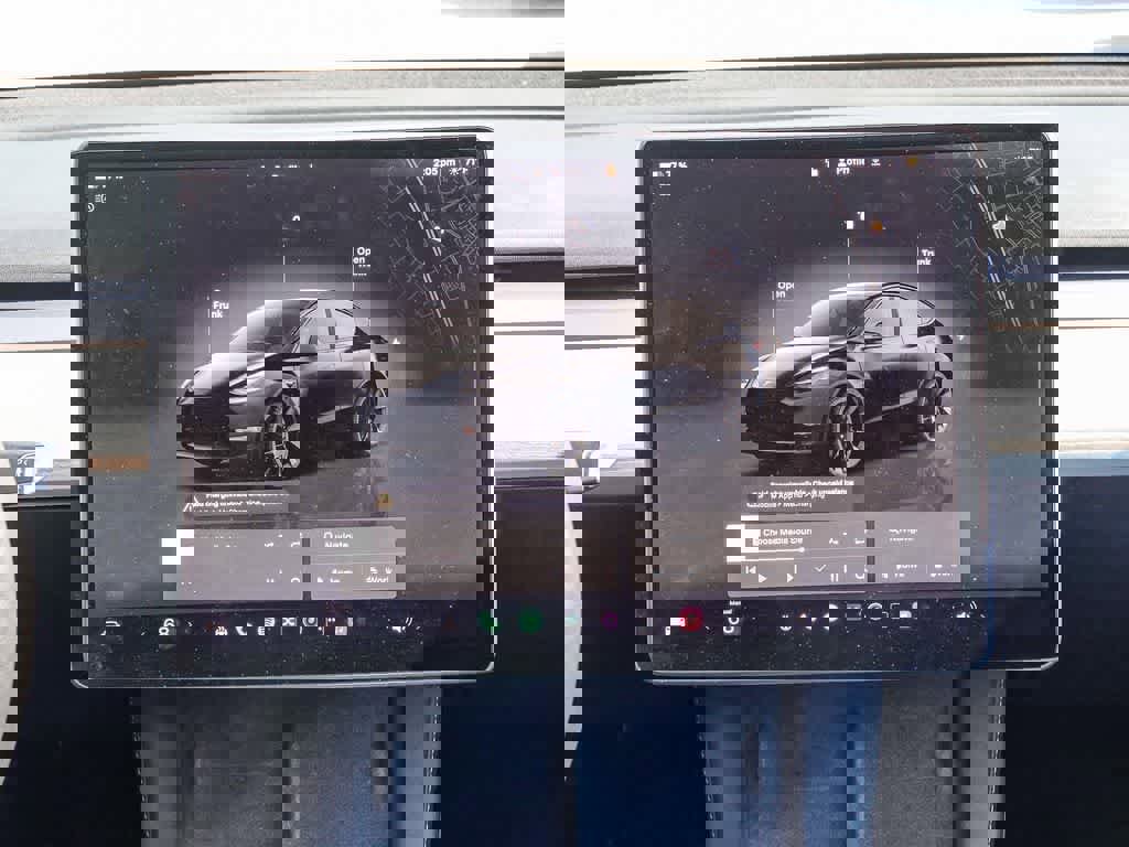 Used 2022 Tesla Model Y Long Range image 12