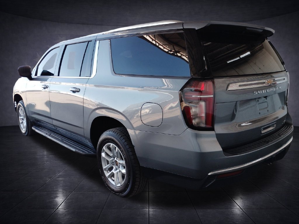 Used 2022 Chevrolet Suburban LT RWD image 3