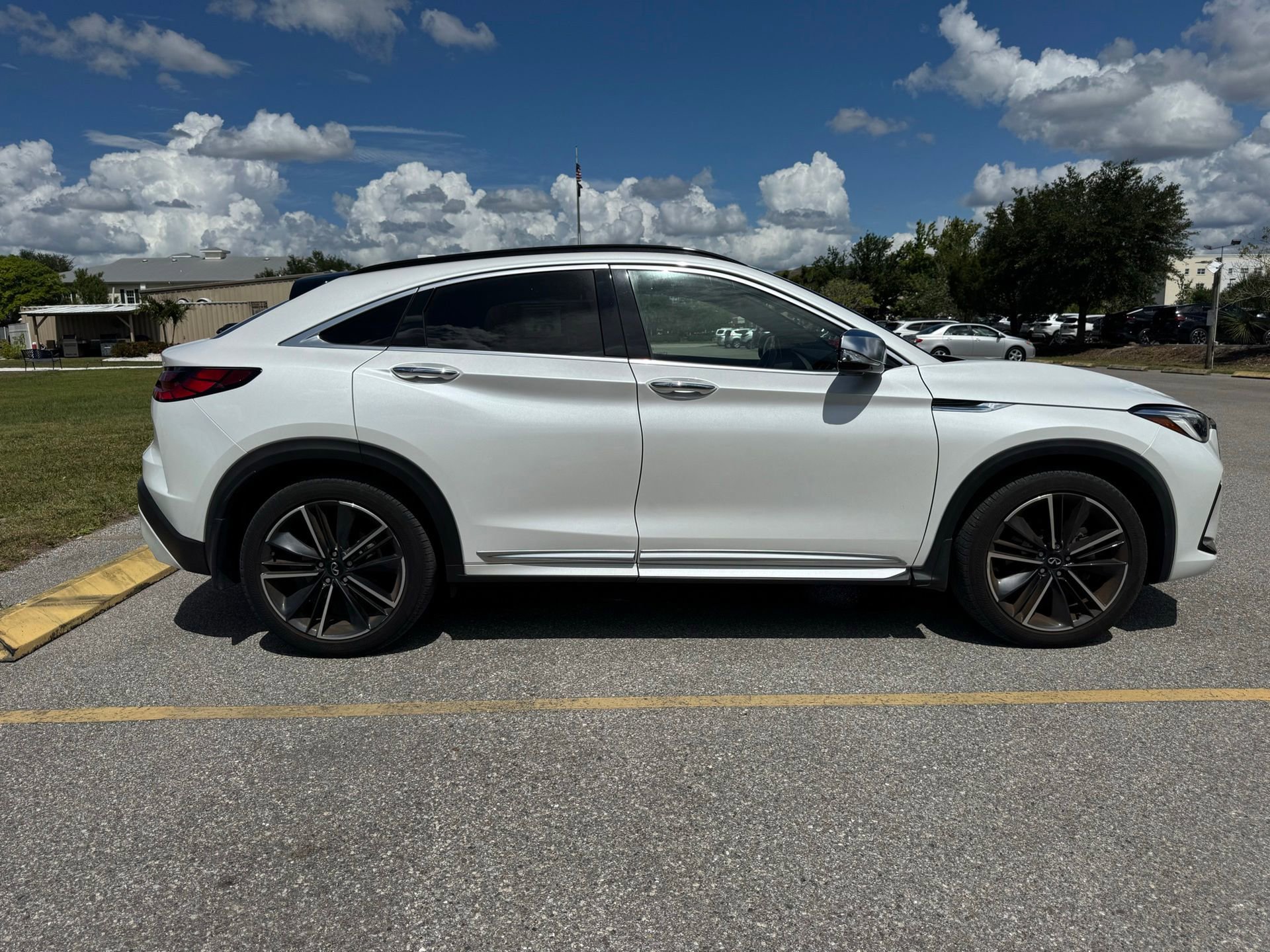 Used 2023 INFINITI QX55 Sensory w/ Lighting Package AWD/4WD image 3