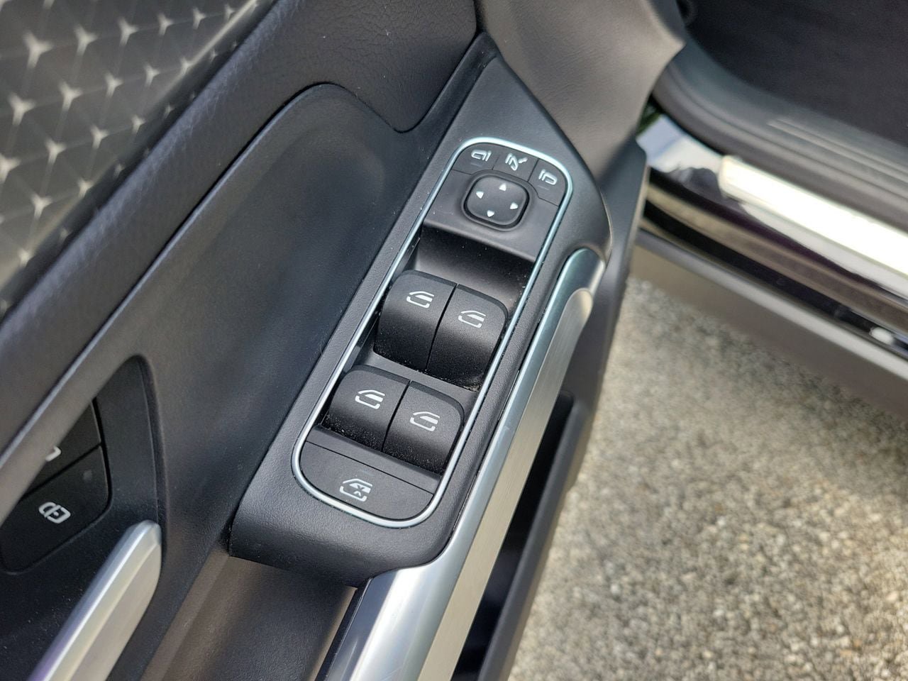 Used 2025 Mercedes-Benz GLB 250 image 14