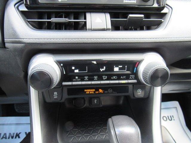 Used 2021 Toyota RAV4 LE AWD/4WD image 23