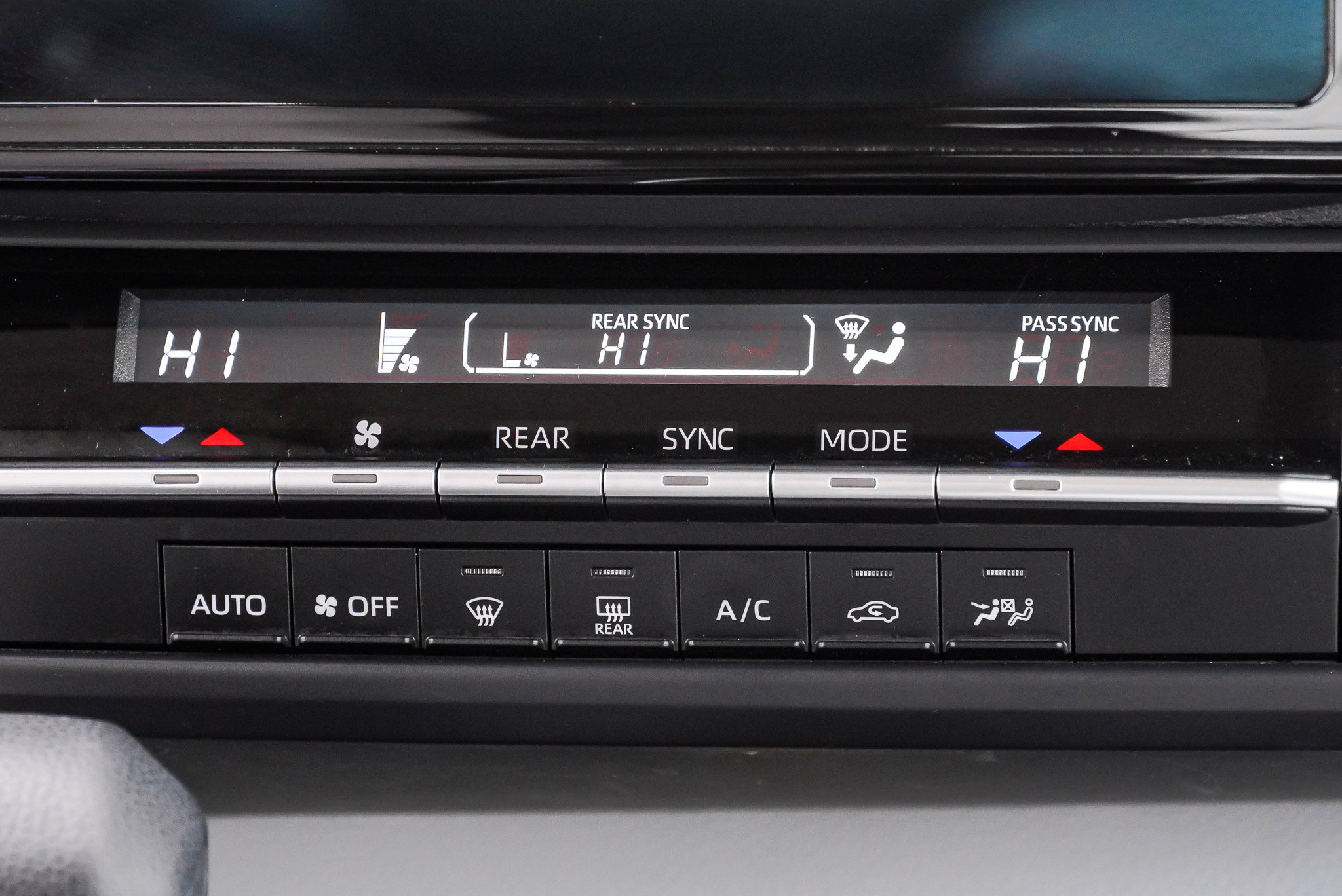 Certified 2025 Toyota Sienna LE AWD/4WD image 35