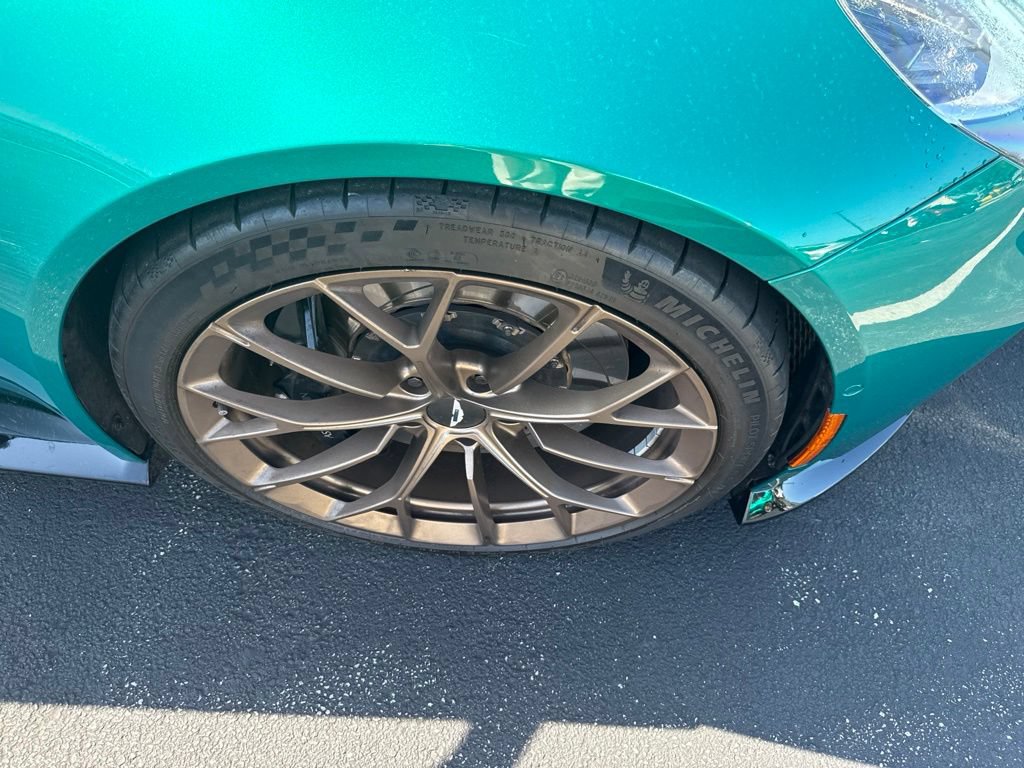 Used 2025 Aston Martin V8 Vantage Roadster RWD image 2