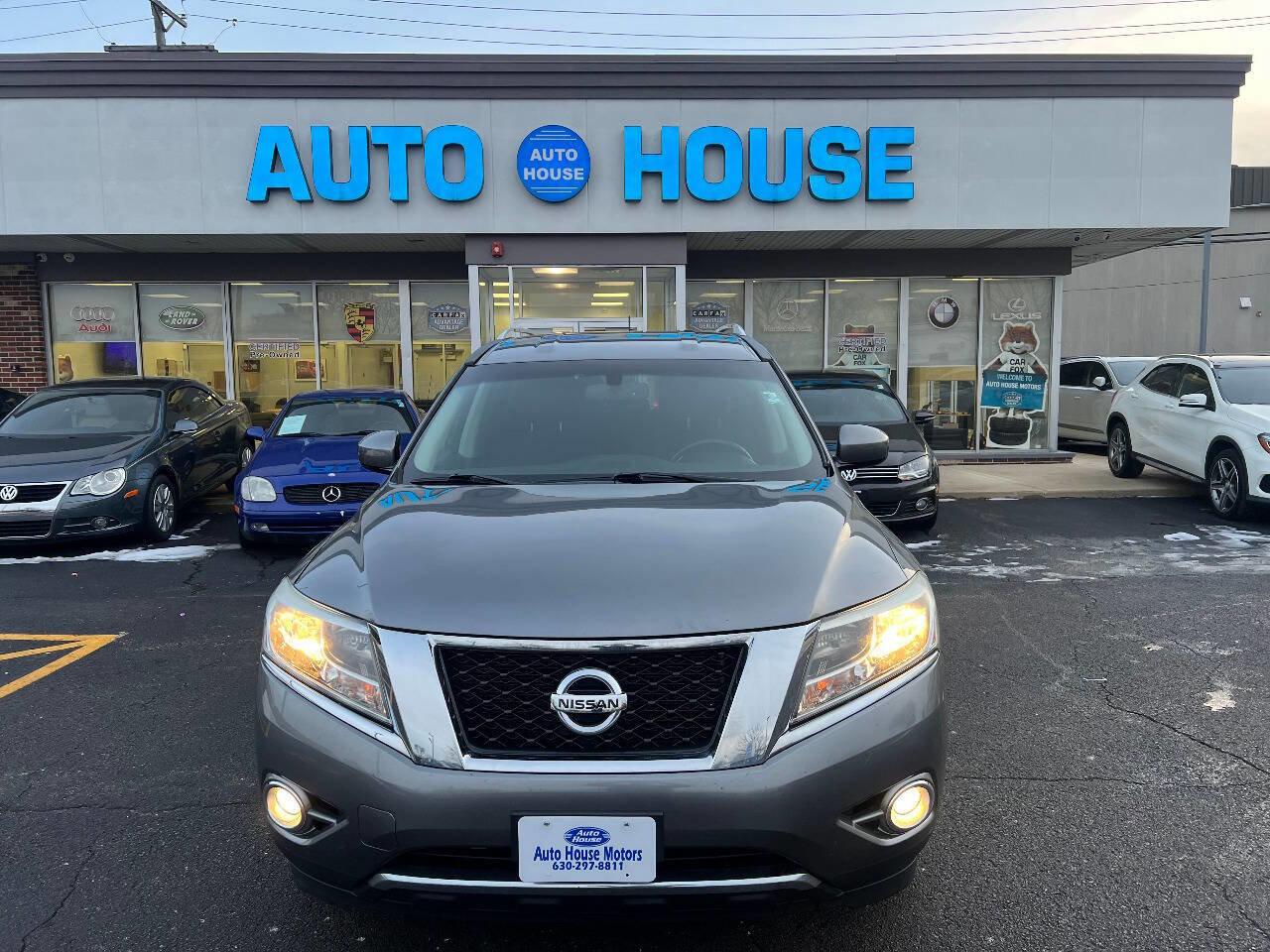 Used 2015 Nissan Pathfinder SV image 2