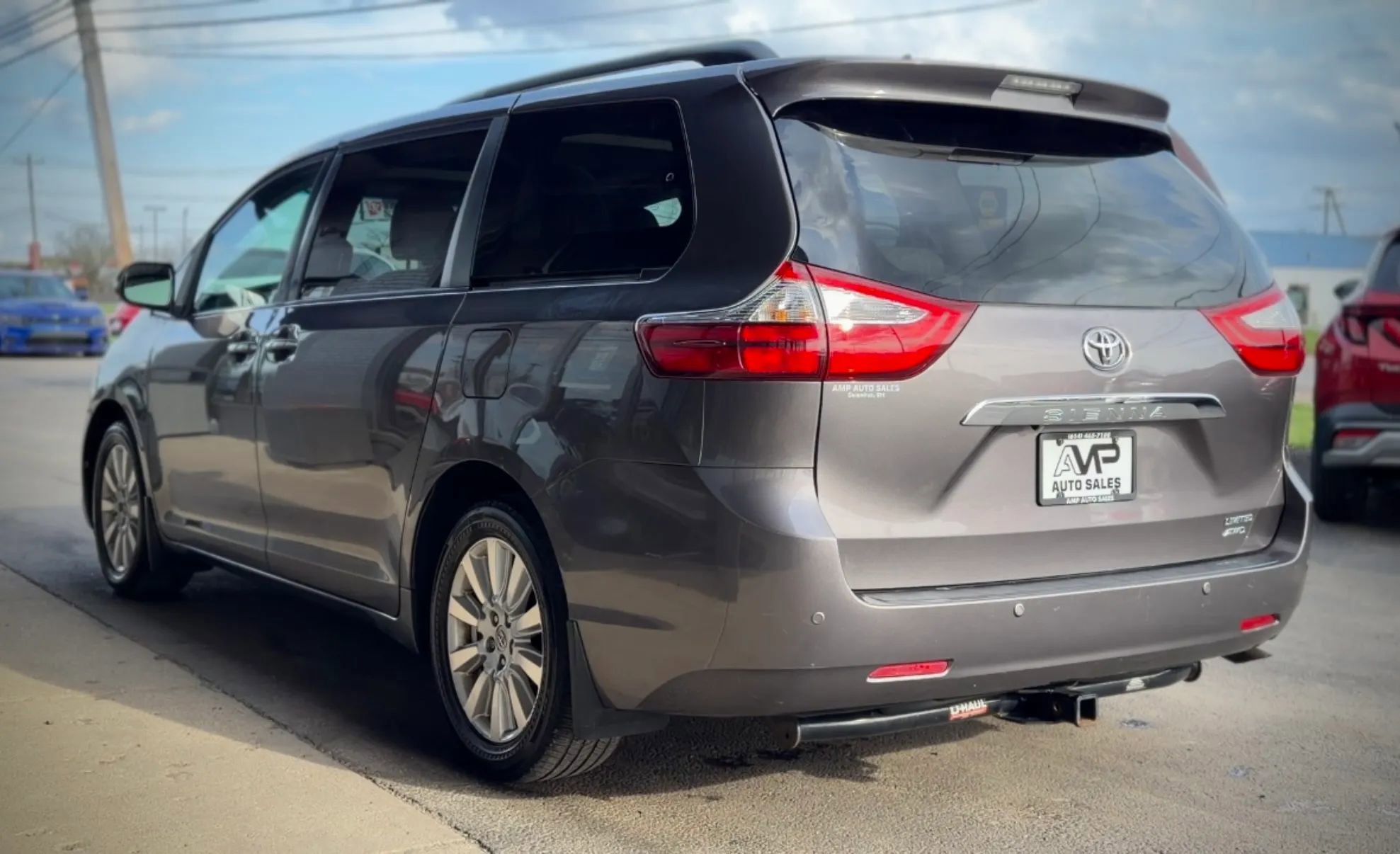 Used 2017 Toyota Sienna Limited image 4