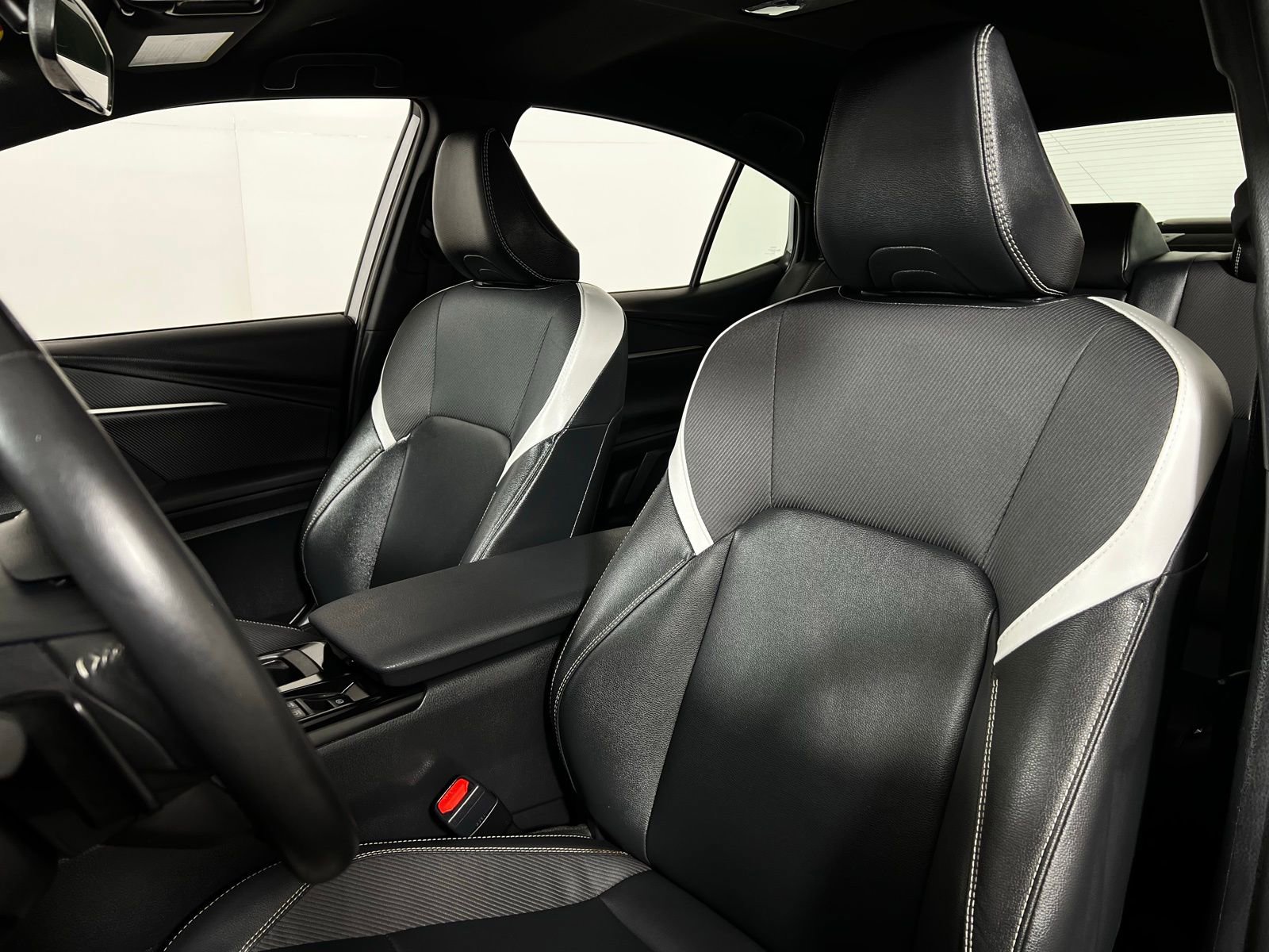 Used 2025 Toyota Camry SE image 13