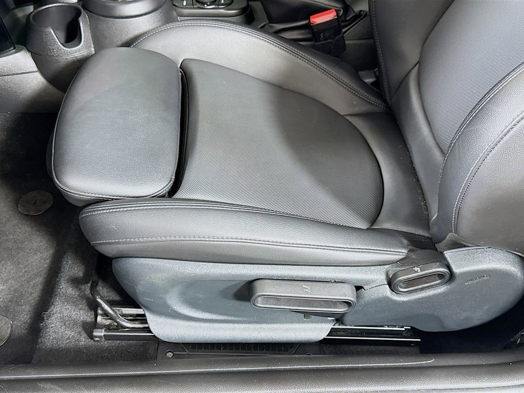 Used 2019 MINI Cooper S w/ Signature Upholstery Package image 23